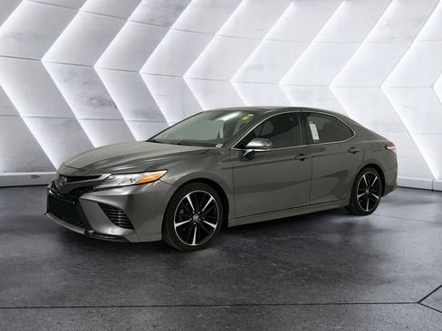 Used 2020 Toyota Camry XSE w/ Navigation Package FWD image 3