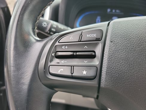 Used 2023 Hyundai Venue SEL image 14