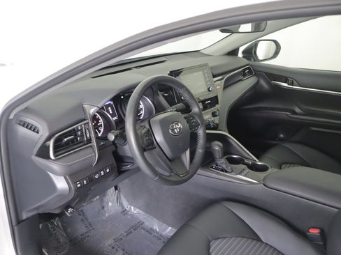 Used 2024 Toyota Camry SE w/ Cold Weather Package FWD image 9