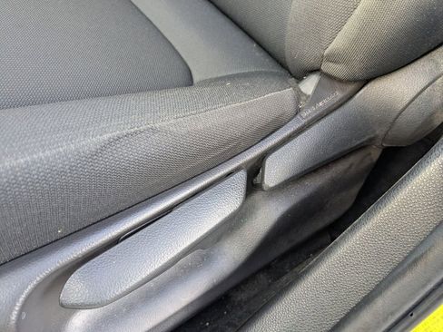 Used 2021 Toyota Corolla LE image 19