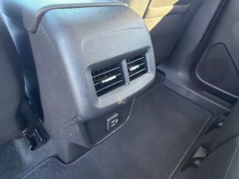 Used 2020 Chevrolet Equinox LT image 25