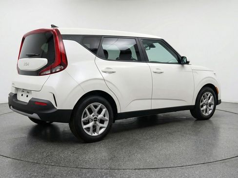 Used 2025 Kia Soul LX w/ LX Technology Package FWD image 9
