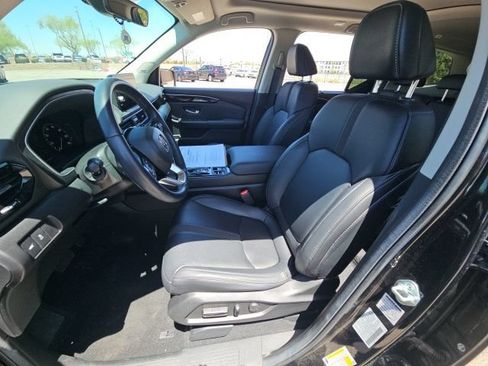 Used 2025 Honda Pilot Touring image 7