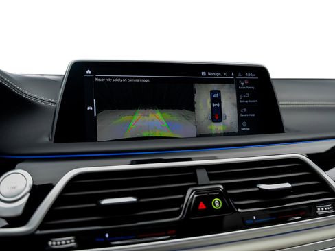 Used 2022 BMW ALPINA B7 xDrive AWD/4WD image 51