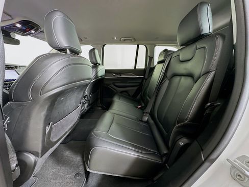 Used 2023 Jeep Grand Cherokee Limited w/ Black Appearance Package image 27