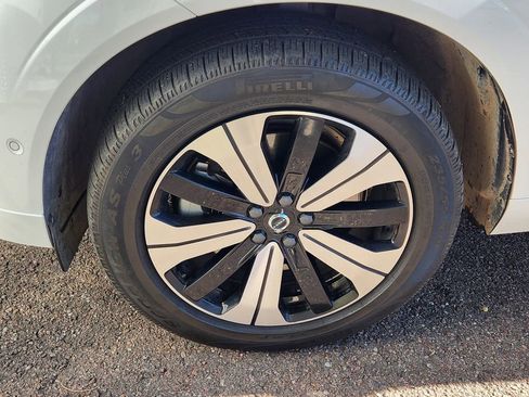 Used 2023 Volvo XC60 T8 Plus image 26