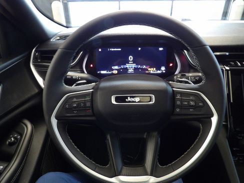 Used 2024 Jeep Grand Cherokee Laredo X w/ Luxury Tech Group I image 28