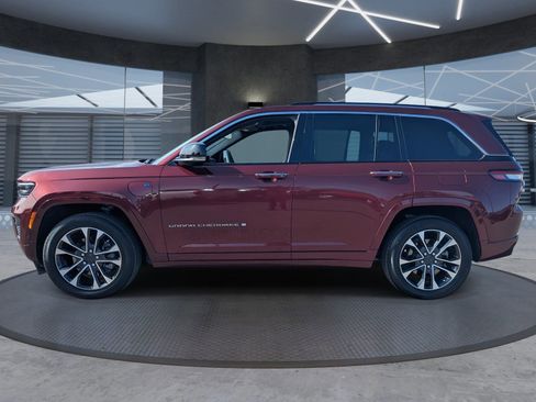 Used 2023 Jeep Grand Cherokee Overland image 3