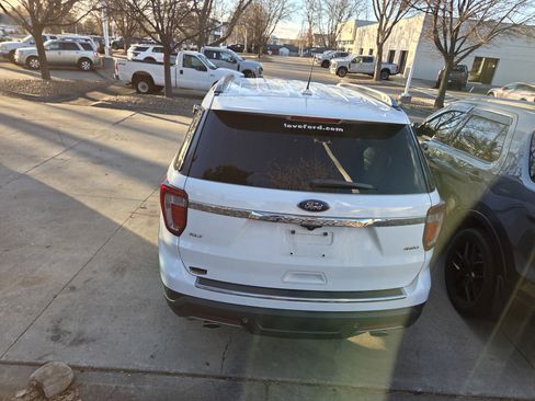 Used 2018 Ford Explorer XLT w/ Equipment Group 201A image 6