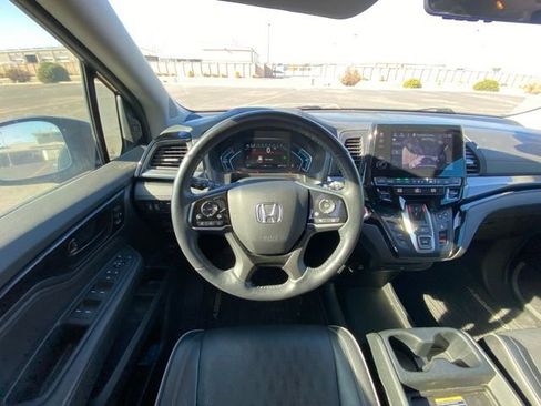 Used 2023 Honda Odyssey Elite image 11