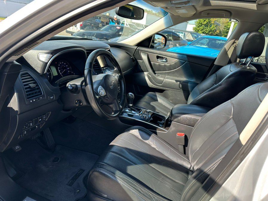 Used 2017 INFINITI QX70 AWD w/ Premium Package image 11