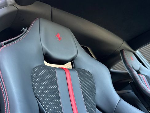 Used 2018 Ferrari 812 Superfast RWD image 17