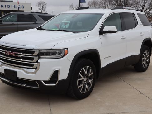 Used 2023 GMC Acadia SLE w/ Driver Convenience Package image 2