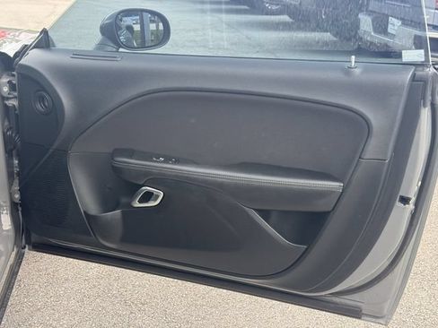 Used 2018 Dodge Challenger SXT RWD image 31