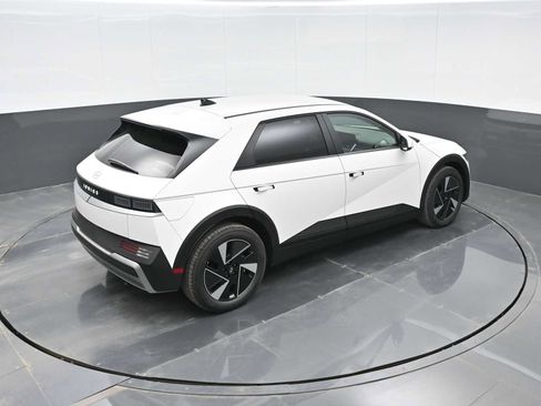New 2025 Hyundai Ioniq 5 SE image 26