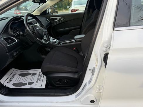 Used 2015 Chrysler 200 Limited w/ Convenience Group image 10