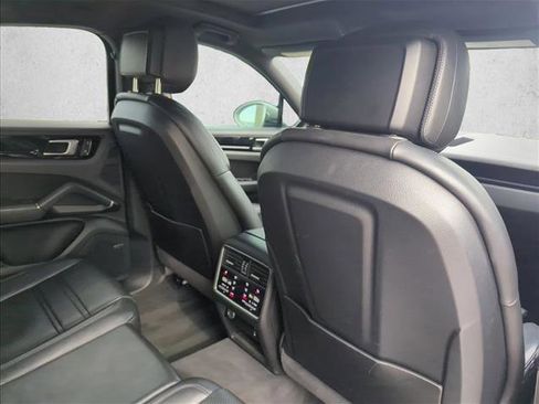 Used 2022 Porsche Cayenne Platinum Edition AWD/4WD image 19