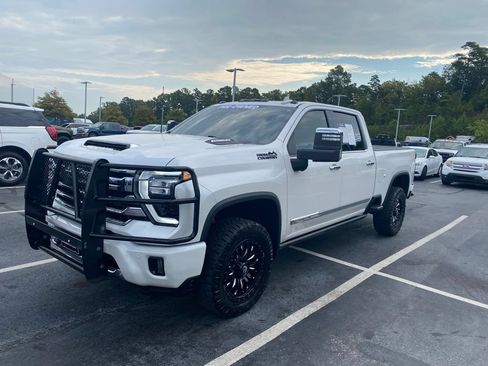 Used 2024 Chevrolet Silverado 2500 High Country w/ High Country Premium Package AWD/4WD image 3
