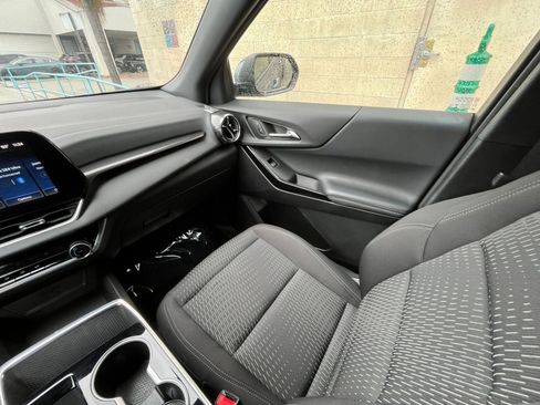 Used 2025 Chevrolet Equinox LT image 35