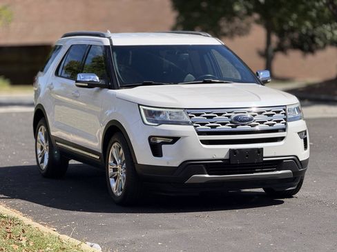 Used 2019 Ford Explorer XLT w/ Equipment Group 202A FWD image 2
