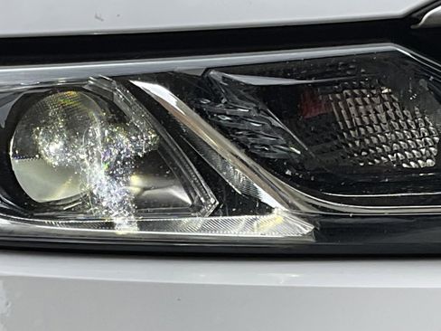 Used 2018 Toyota Camry LE FWD image 9