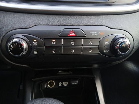Used 2020 Kia Sorento FWD V6 image 4