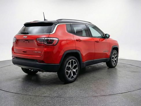 Used 2025 Jeep Compass Limited image 9