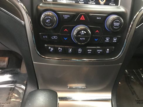 Used 2017 Jeep Grand Cherokee Overland w/ Jeep Active Safety Group image 21