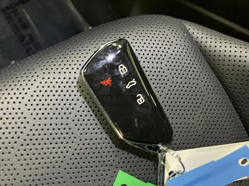 Used 2024 Volkswagen ID.4 Pro S image 27