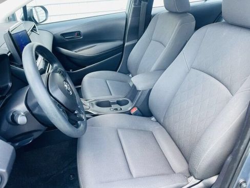 Used 2025 Toyota Corolla LE FWD image 9