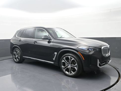 Used 2026 BMW X5 xDrive40i AWD/4WD image 3
