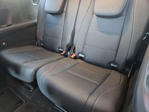 Used 2025 Mercedes-Benz GLS 450 4MATIC image 31