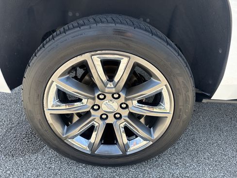 Used 2019 Chevrolet Tahoe Premier AWD/4WD image 17