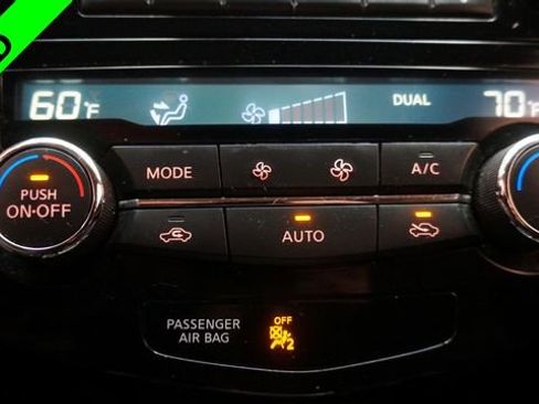 Used 2017 Nissan Rogue SV image 18