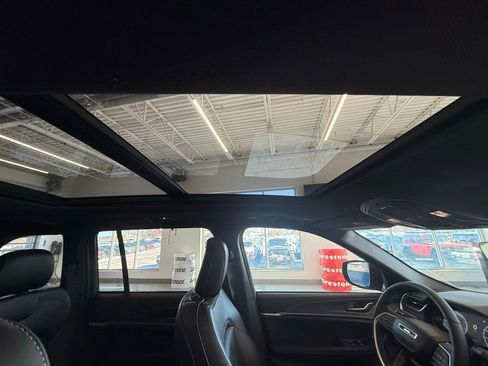 Used 2025 Jeep Grand Cherokee Limited w/ Black Appearance Package image 21