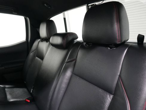 Used 2022 Toyota Tacoma TRD Off-Road image 13