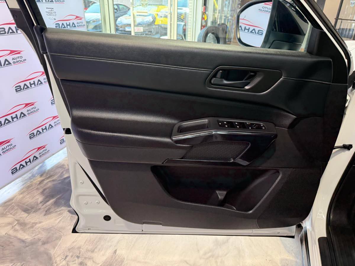 Used 2024 Nissan Pathfinder S AWD/4WD image 35