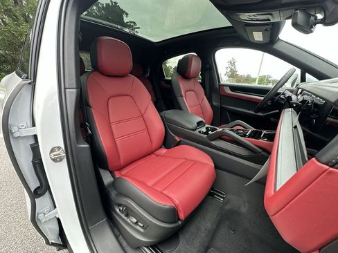 New 2025 Porsche Cayenne Coupe image 29