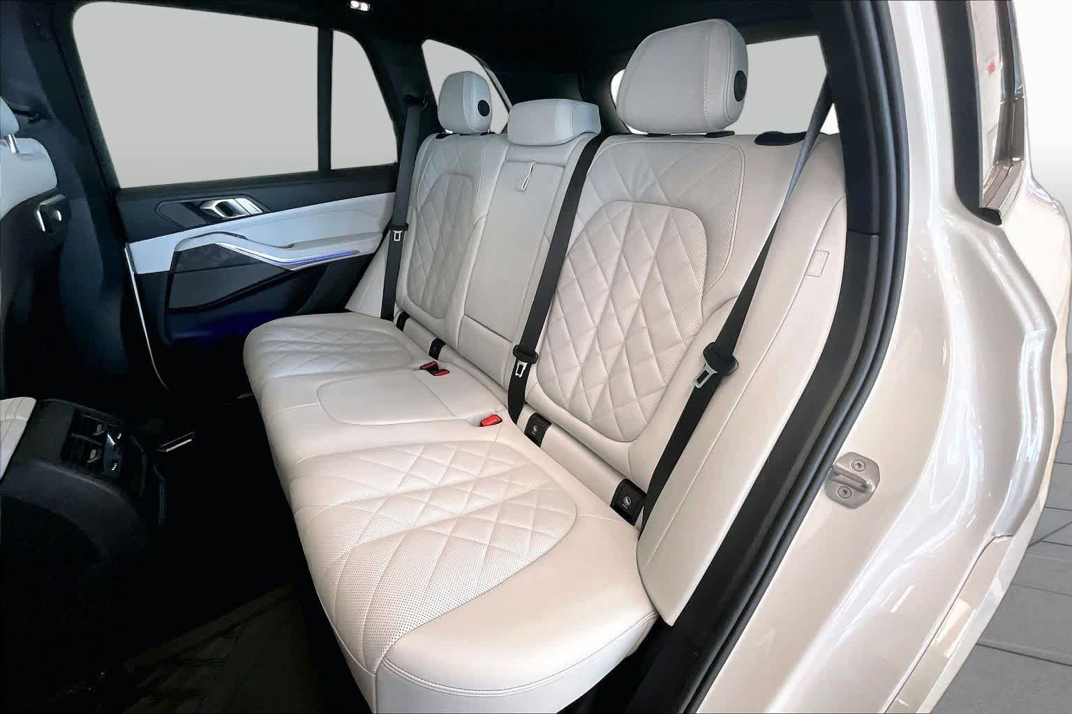 Used 2024 BMW X5 sDrive40i w/ M Sport Package RWD image 18