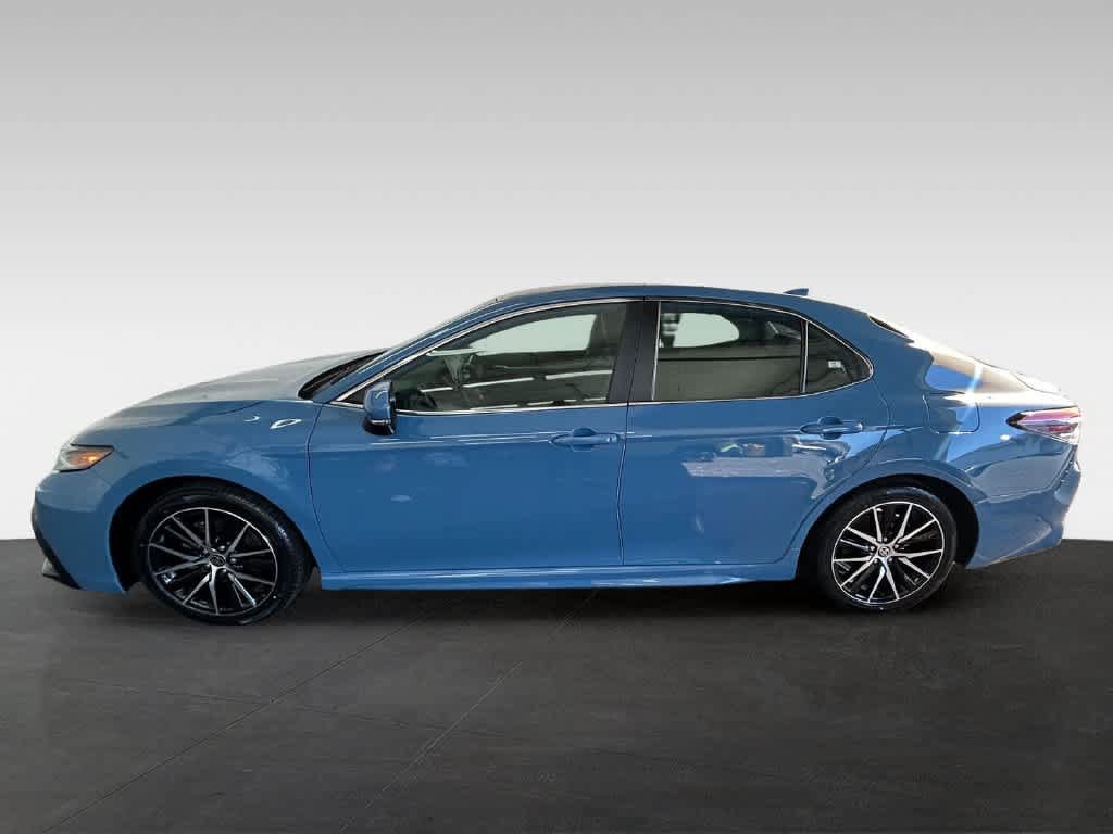 Used 2024 Toyota Camry SE w/ Convenience Package FWD image 3