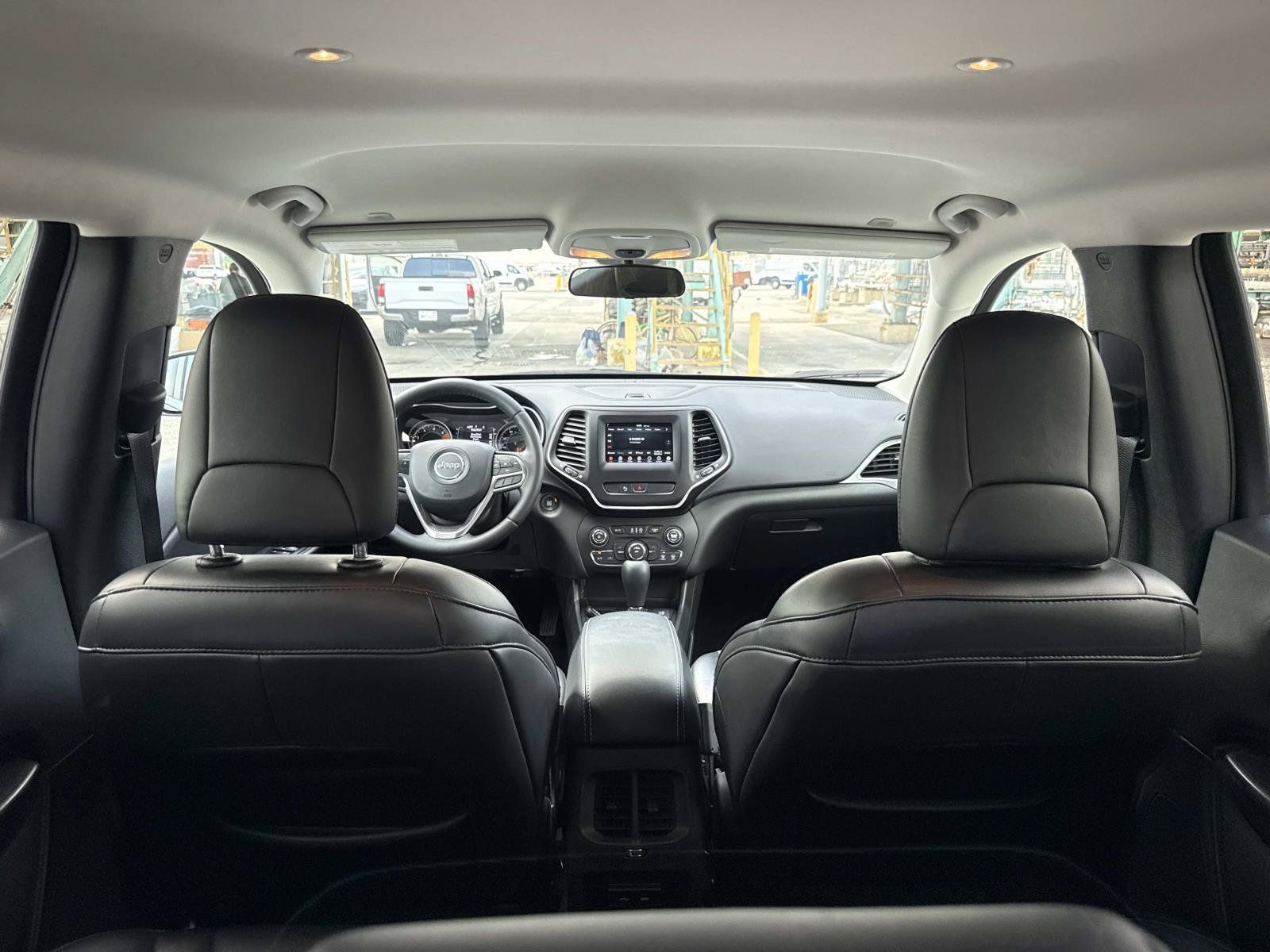 Used 2019 Jeep Cherokee Latitude Plus FWD image 10