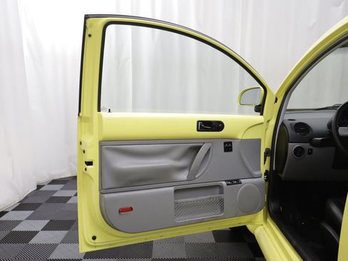 Used 2000 Volkswagen Beetle GLS FWD image 4