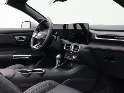 Used 2025 Ford Mustang Premium RWD image 41