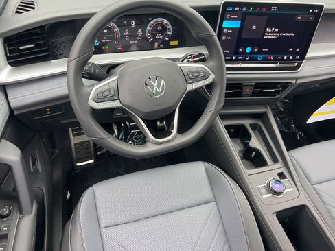 New 2026 Volkswagen Tiguan SE R-Line FWD image 31
