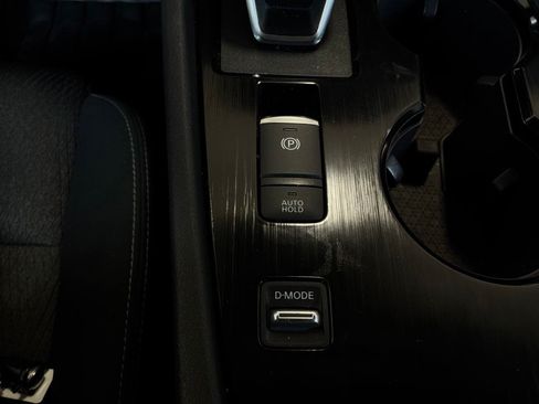 Used 2025 Nissan Rogue SV FWD image 23