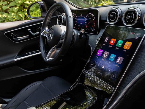 Used 2025 Mercedes-Benz C 300 4MATIC Sedan image 25