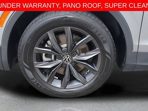 Used 2023 Volkswagen Tiguan SE w/ Panoramic Sunroof Package FWD image 9