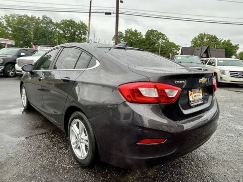 Used 2017 Chevrolet Cruze LT FWD image 4