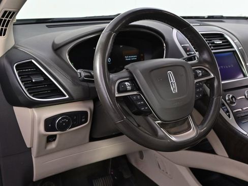 Used 2019 Lincoln Nautilus Select image 11