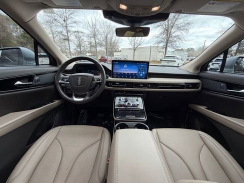 Certified 2022 Lincoln Nautilus Reserve image 9